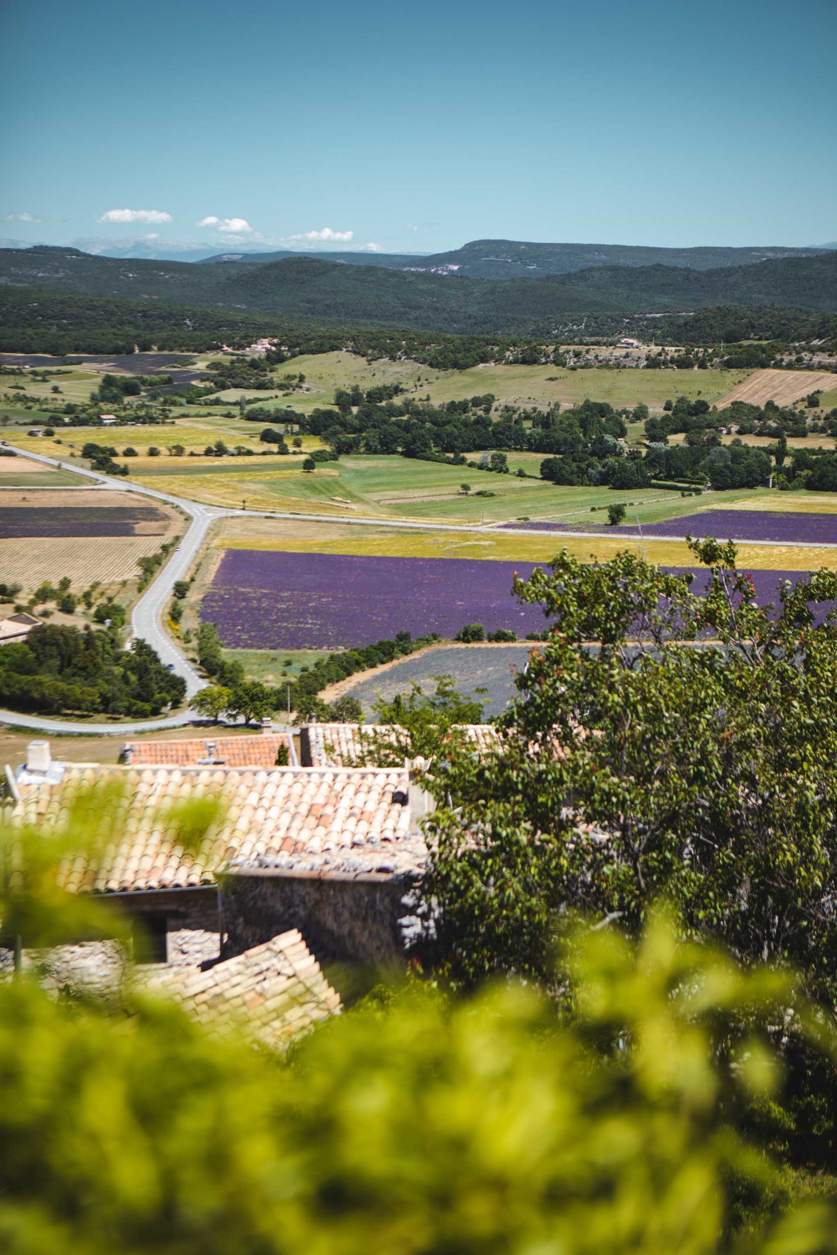 Simiane la Rotonde Alpes de Haute Provence village belvédère On met