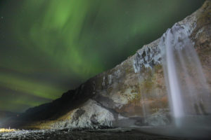 road-trip en Islande cascade Seljalandsfoss aurore boréale