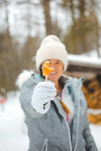 Le tire d'érable au Québec en hiver