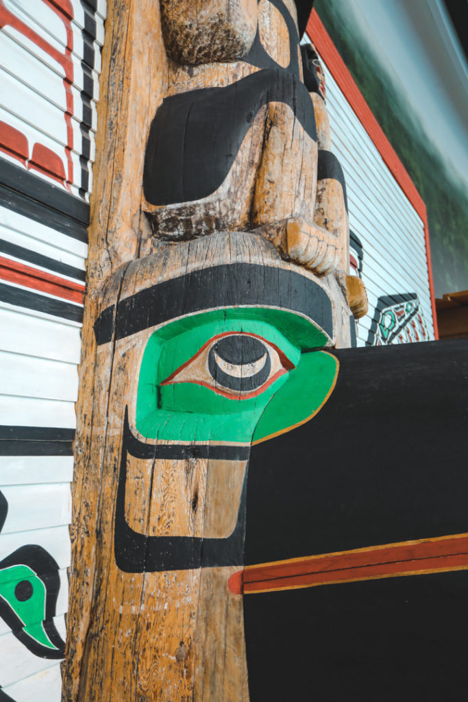 Totem vu de près au musée canadien de l'histoire
