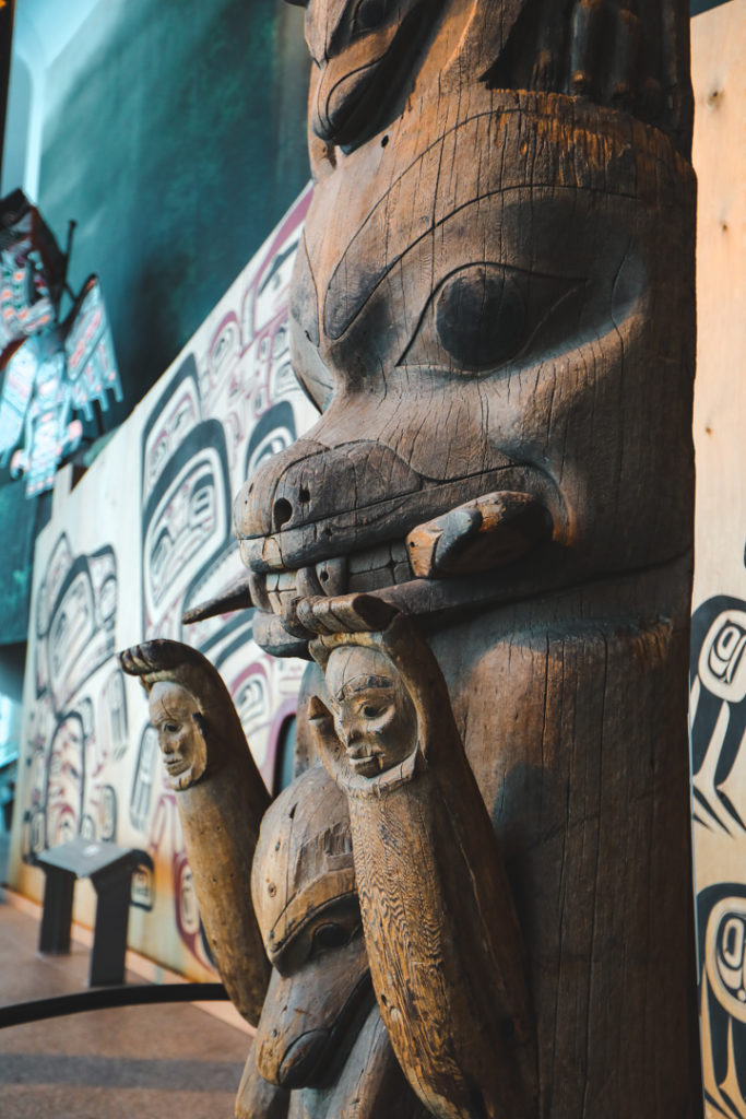 Totem au musée canadien de l'histoire au Québec