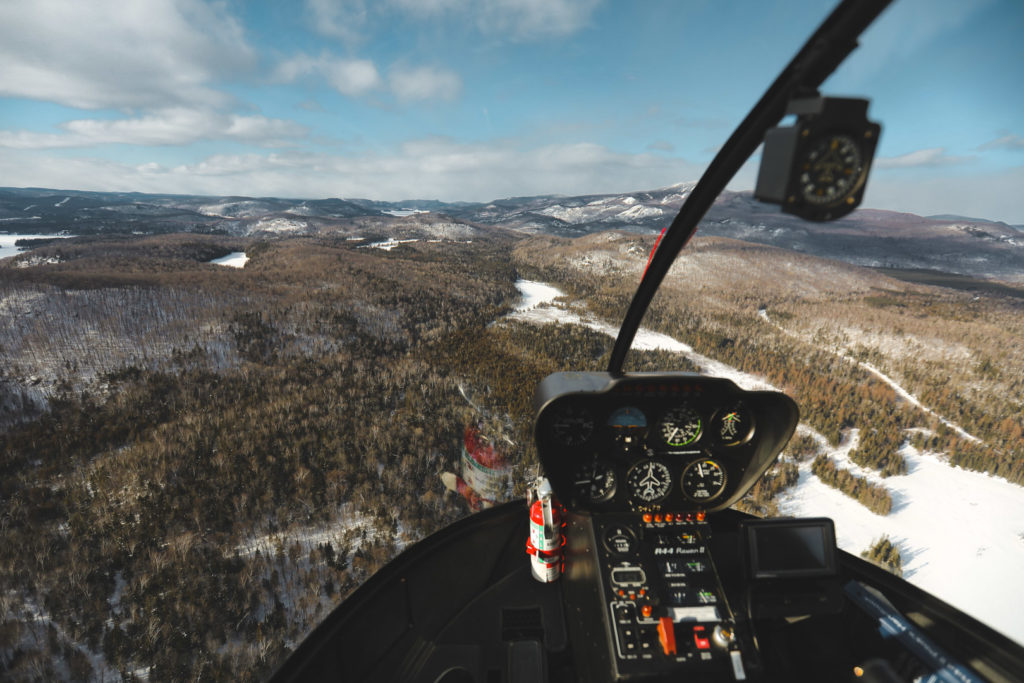 Forêt au Québec en hiver vu d'hélicoptère