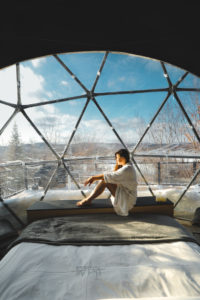 À l'intérieur d'un dôme au Québec en hiver