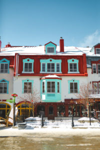 Maison colorée dans la station du Mont Tremblant au Québec