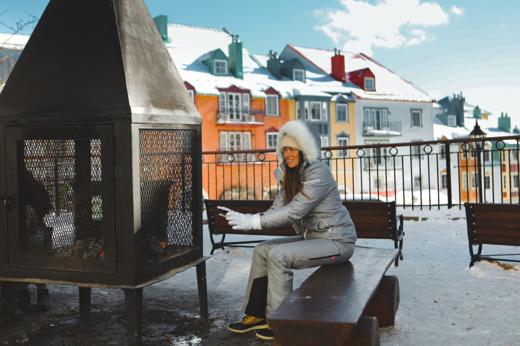 Foyer en extérieur l'hiver au Mont Tremblant