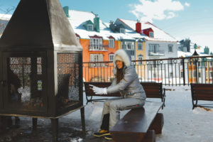 Foyer en extérieur l'hiver au Mont Tremblant