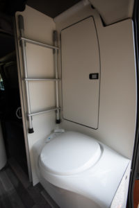 toilettes douche ford nugget