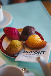 dupont avec un thé cabourg