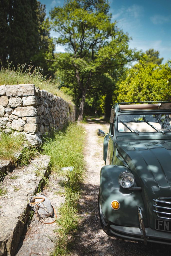 Mougins en 2CV