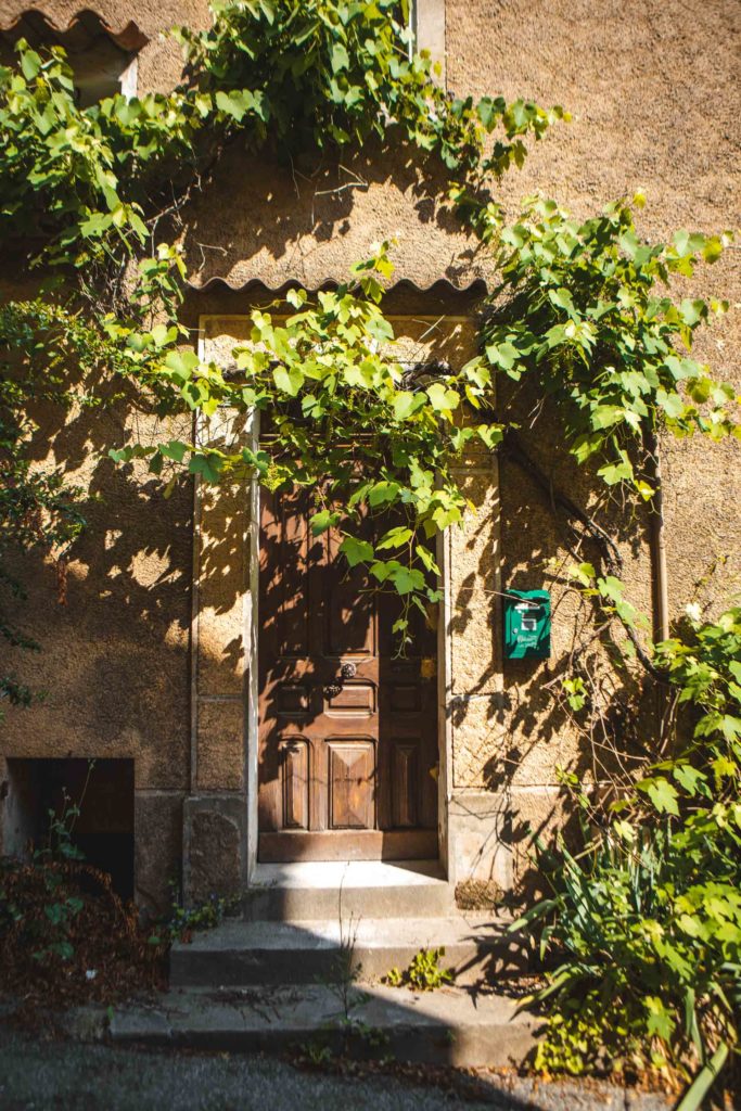 Sillans la cascade village eurovélo 8