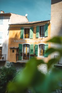 Moustiers Sainte Marie plus beau village de France Alpes de Haute Provence