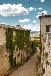 Lurs village Alpes de Haute Provence