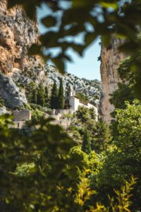 Moustiers Sainte Marie plus beau village de France Alpes de Haute Provence