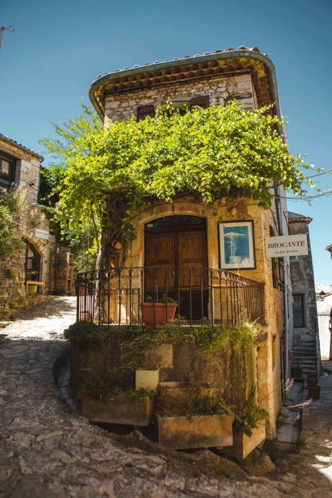 Simiane-la-Rotonde Alpes de Haute Provence village blog