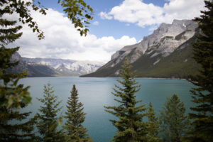 lac minnewanka alberta