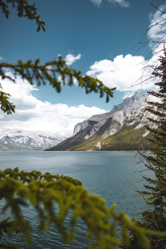 lac minnewanka banff alberta
