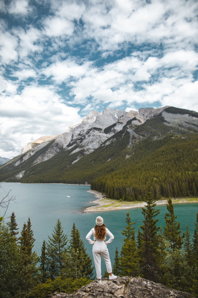lac minnewanka banff alberta