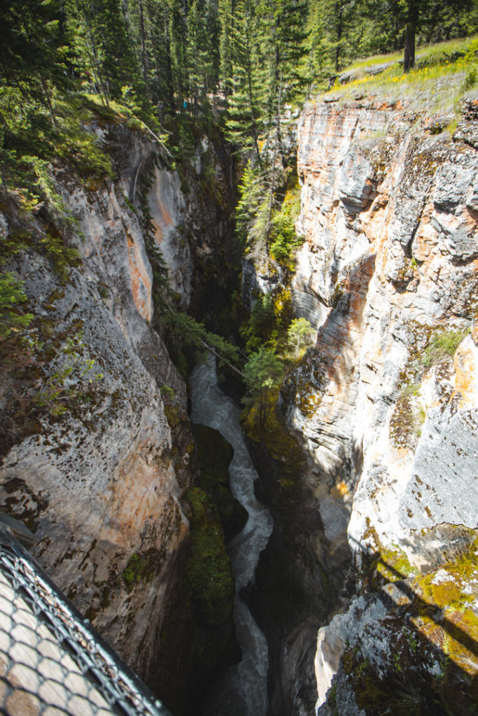 maligne canyon jasper