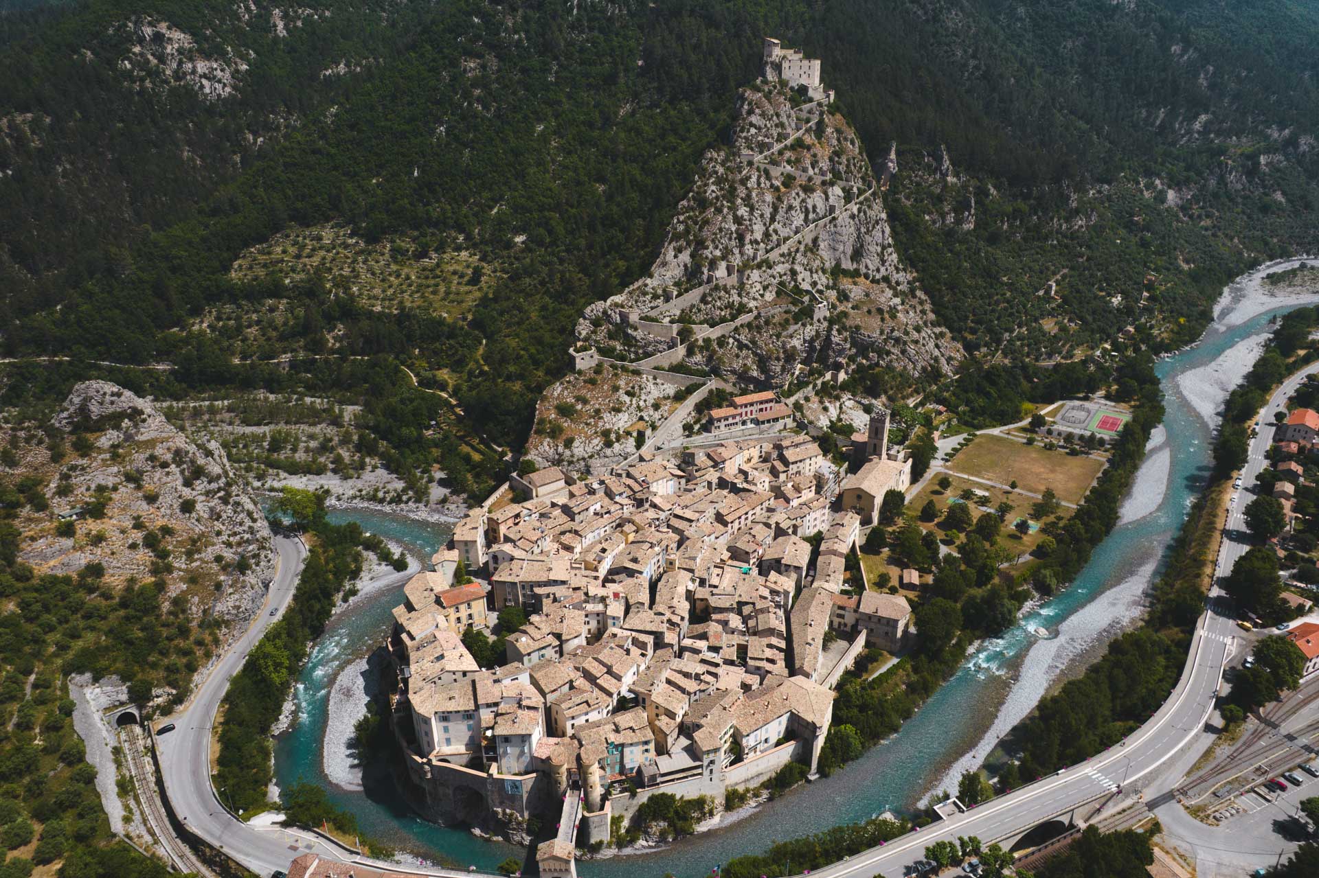 village entrevaux drone