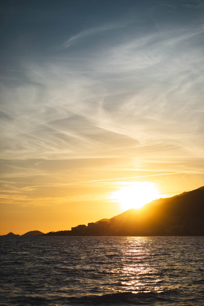 coucher de soleil catamaran ajaccio
